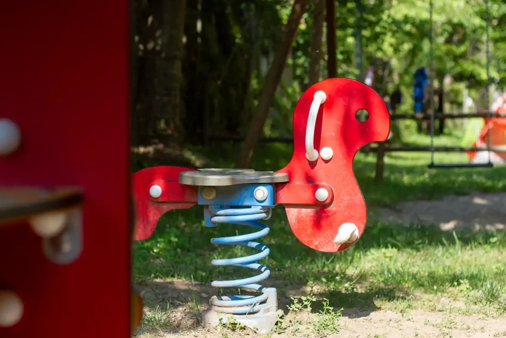 Espace jeux pour enfants, camping des Gorges du Tarn.